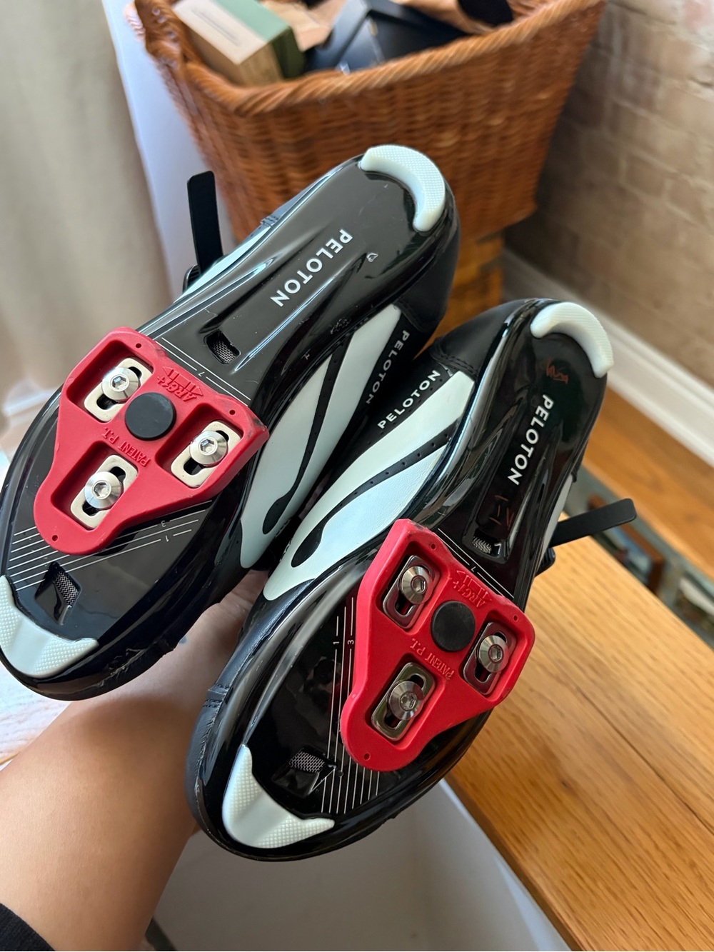 Women’s Peloton Cycling Shoes - Picture 3 of 6